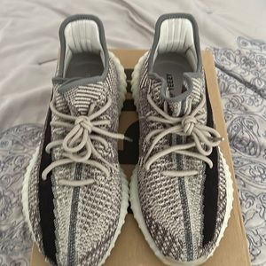 Yeezy Boost 350 V2